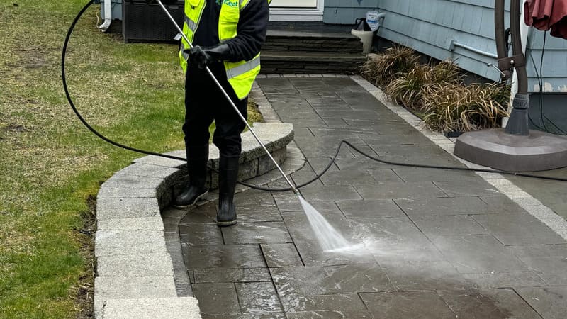 Residential pressure washing service